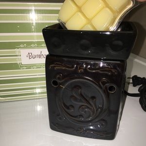 SCENTSY Wax Warmer Full Size RETIRED Tabletop Nightlight Black BOMBAY NEW in BOX
